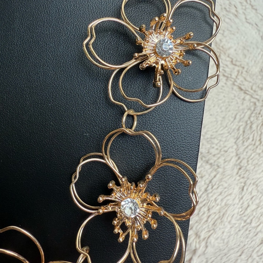 3D Gold Floral Design Statement Necklace - Picture 5 of 12